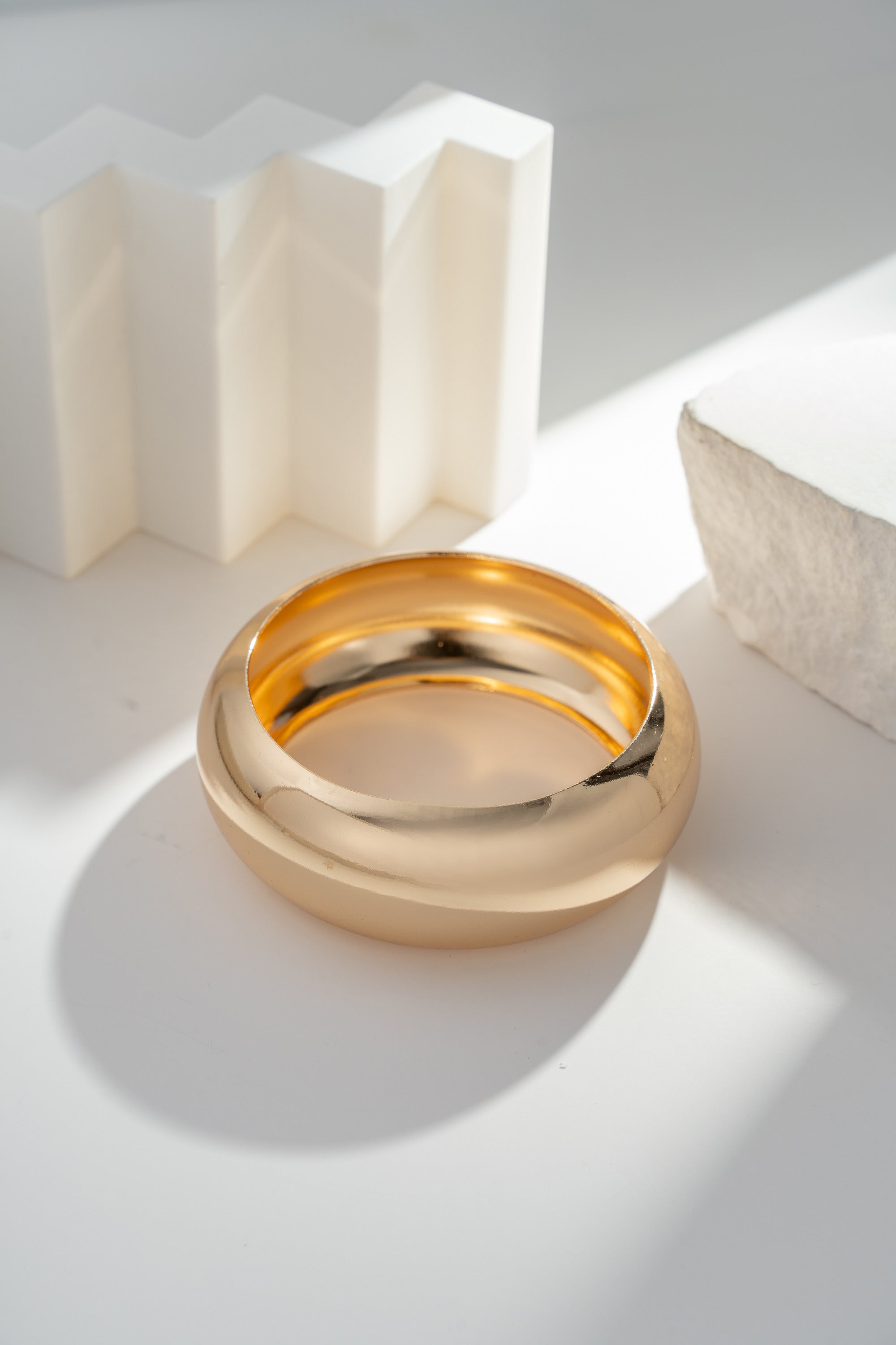 STAMENT BANGLE - GOLD