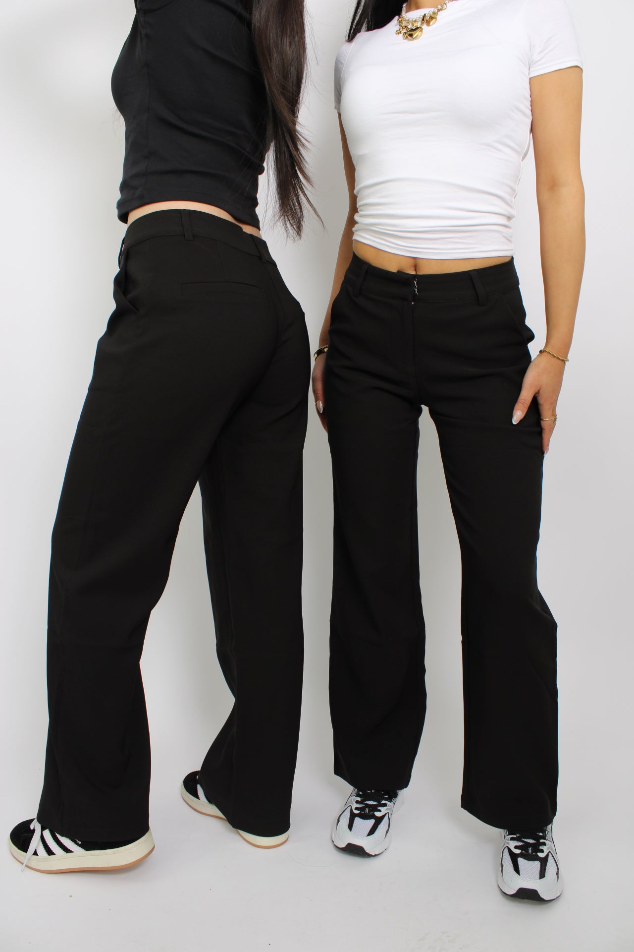 Petite zwarte broek met stretch, geschikt voor een comfortabele pasvorm en bewegingsvrijheid
