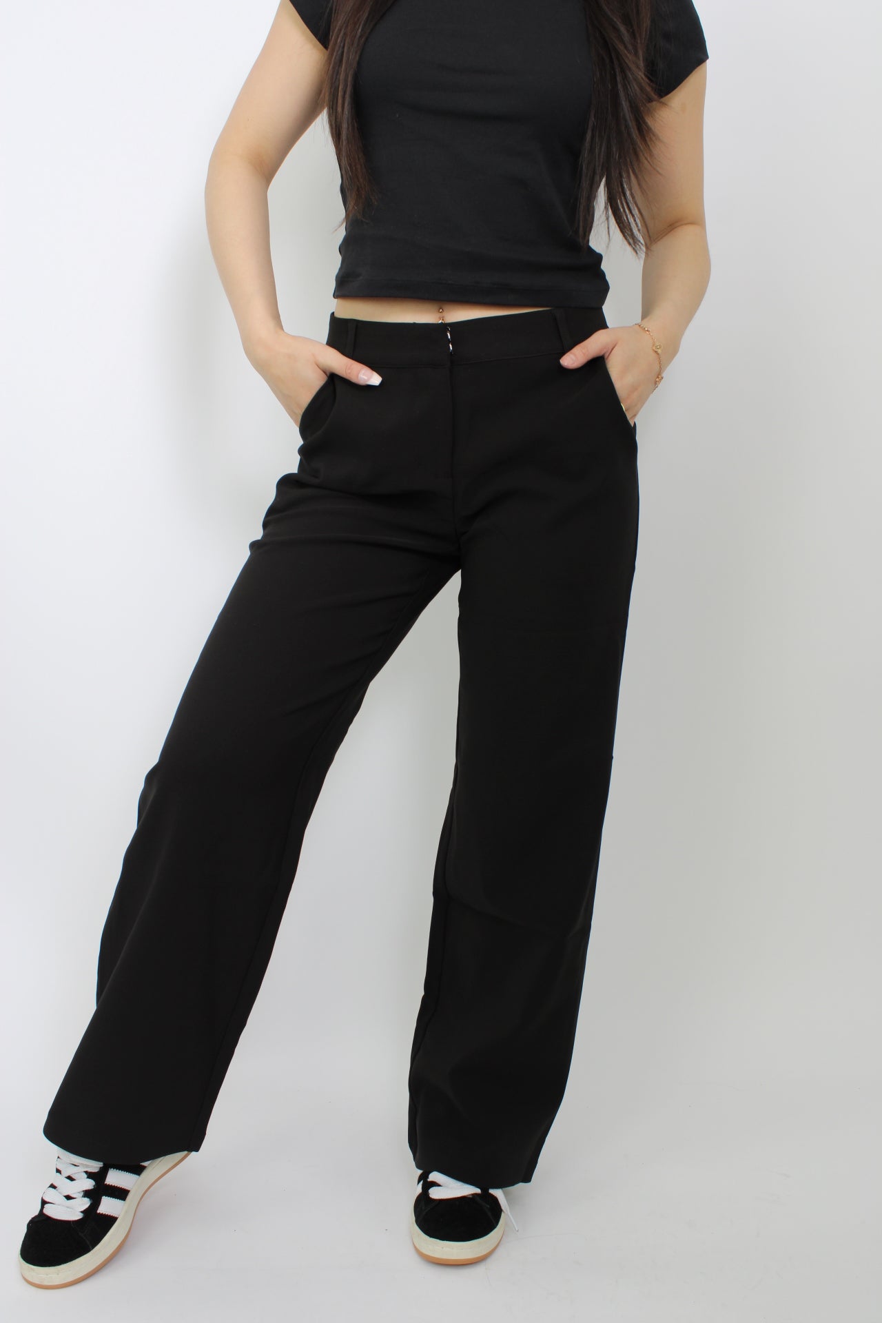 Petite zwarte broek met stretch, geschikt voor een comfortabele pasvorm en bewegingsvrijheid
