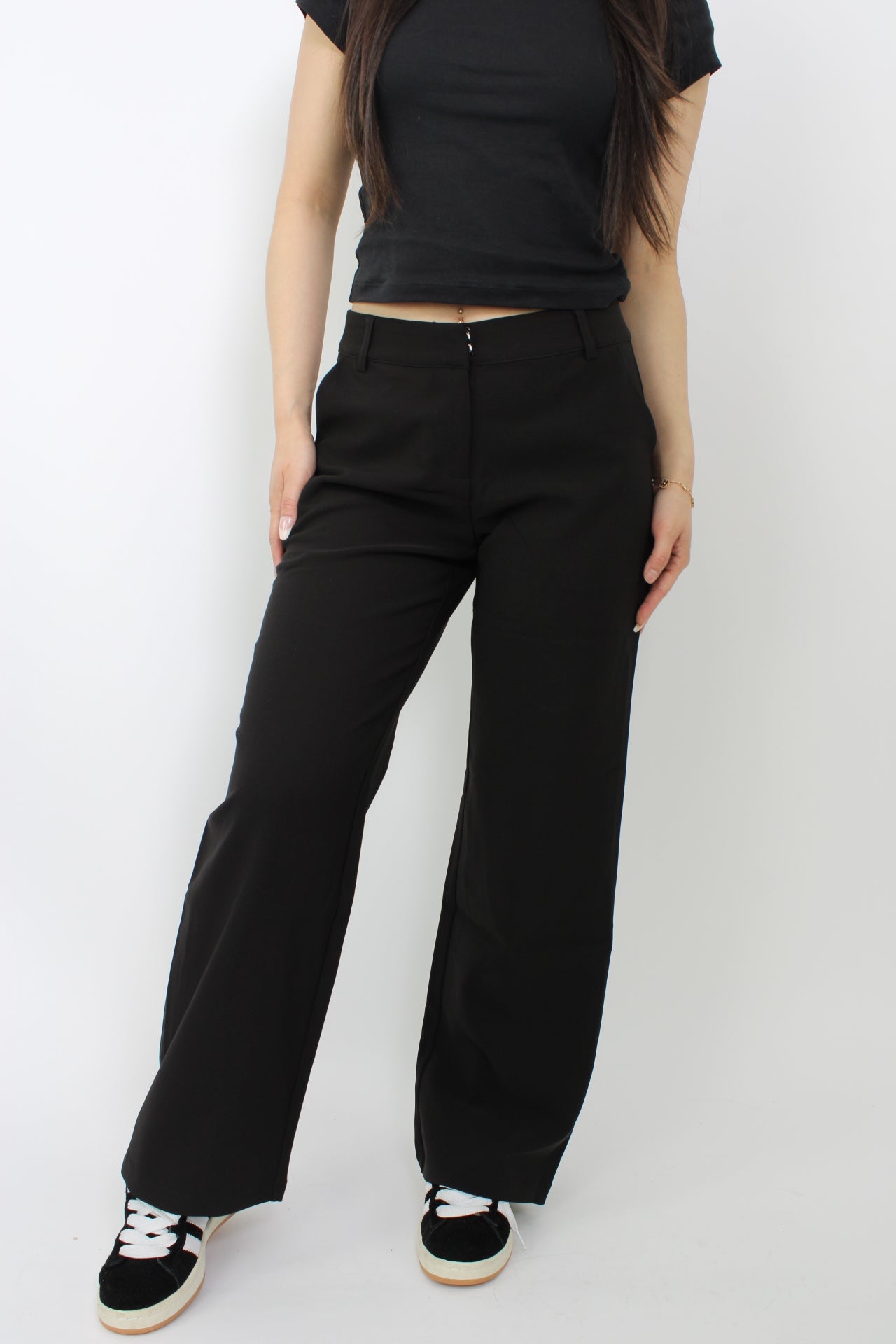 Petite zwarte broek met stretch, geschikt voor een comfortabele pasvorm en bewegingsvrijheid