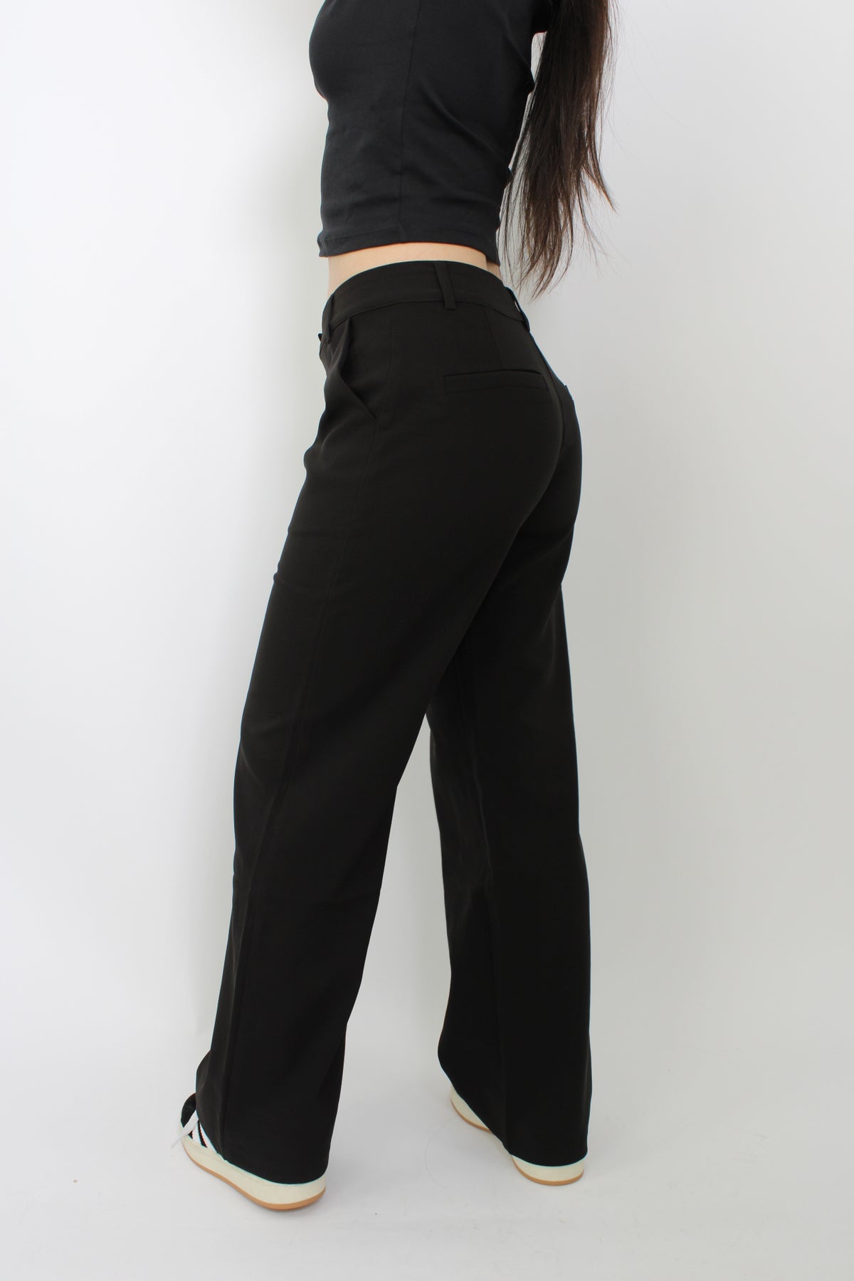 Petite zwarte broek met stretch, geschikt voor een comfortabele pasvorm en bewegingsvrijheid
