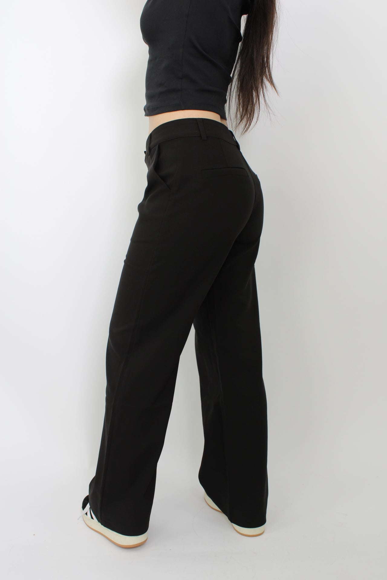 Petite zwarte broek met stretch, geschikt voor een comfortabele pasvorm en bewegingsvrijheid