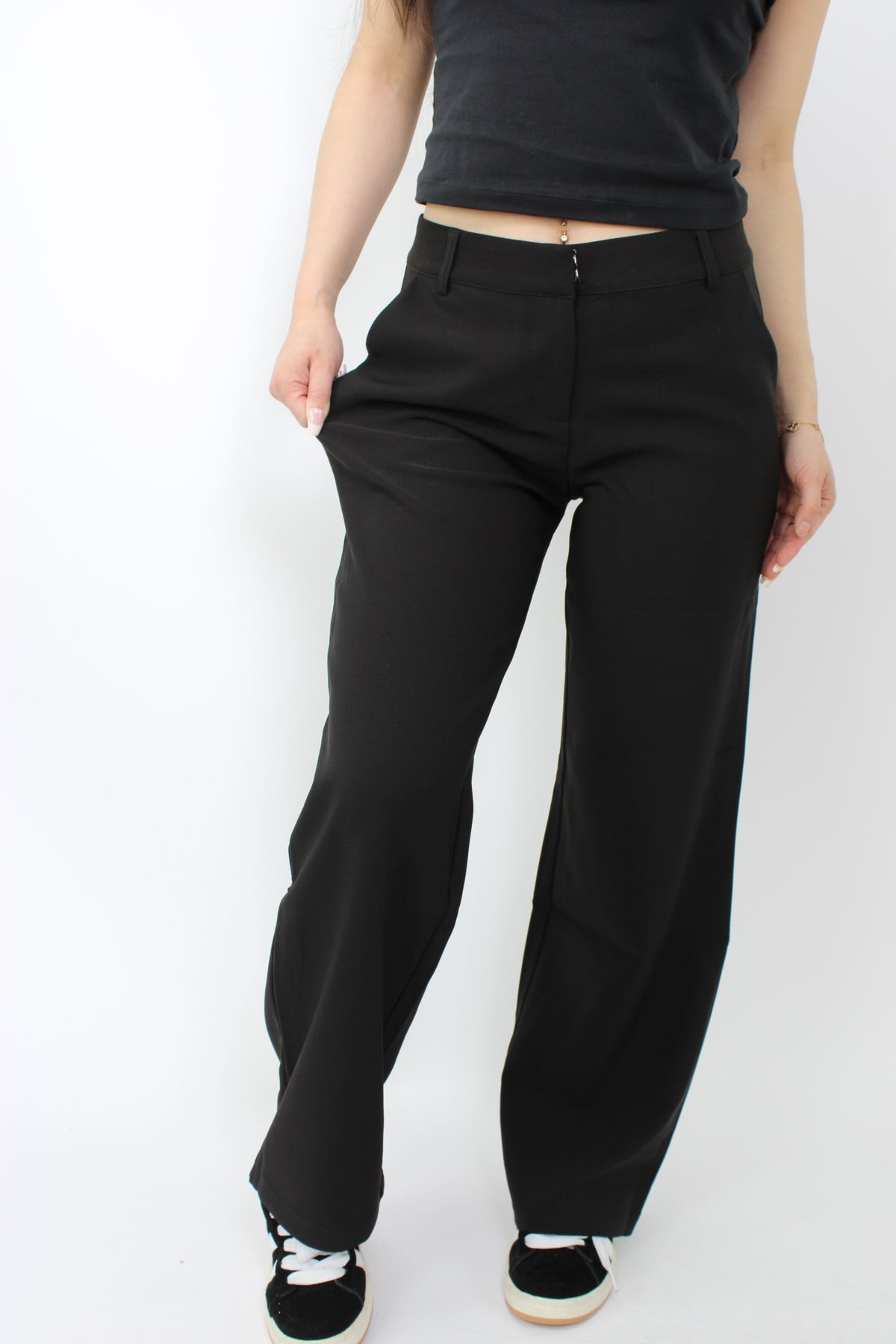 Petite zwarte broek met stretch, geschikt voor een comfortabele pasvorm en bewegingsvrijheid