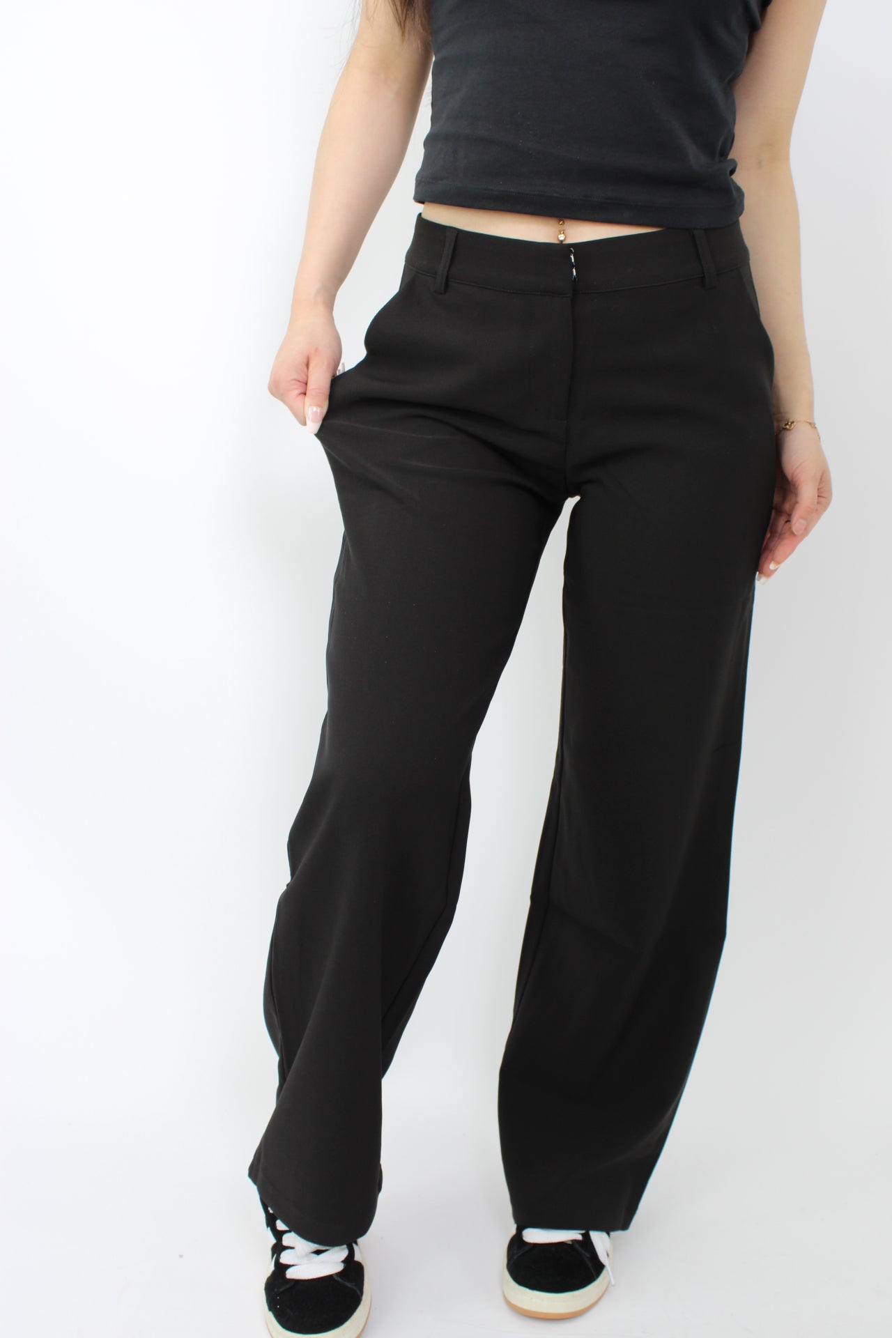 Petite zwarte broek met stretch, geschikt voor een comfortabele pasvorm en bewegingsvrijheid