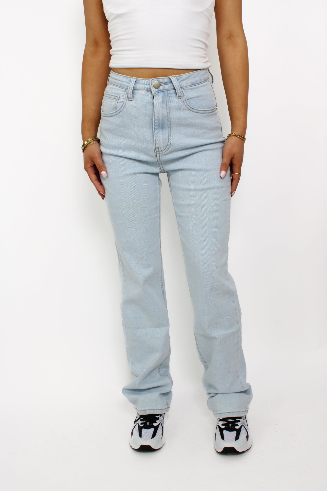Mid-waist lichtdenim wide leg jeans met een losse pasvorm en een comfortabele taille, ideaal voor een casual en modieuze look