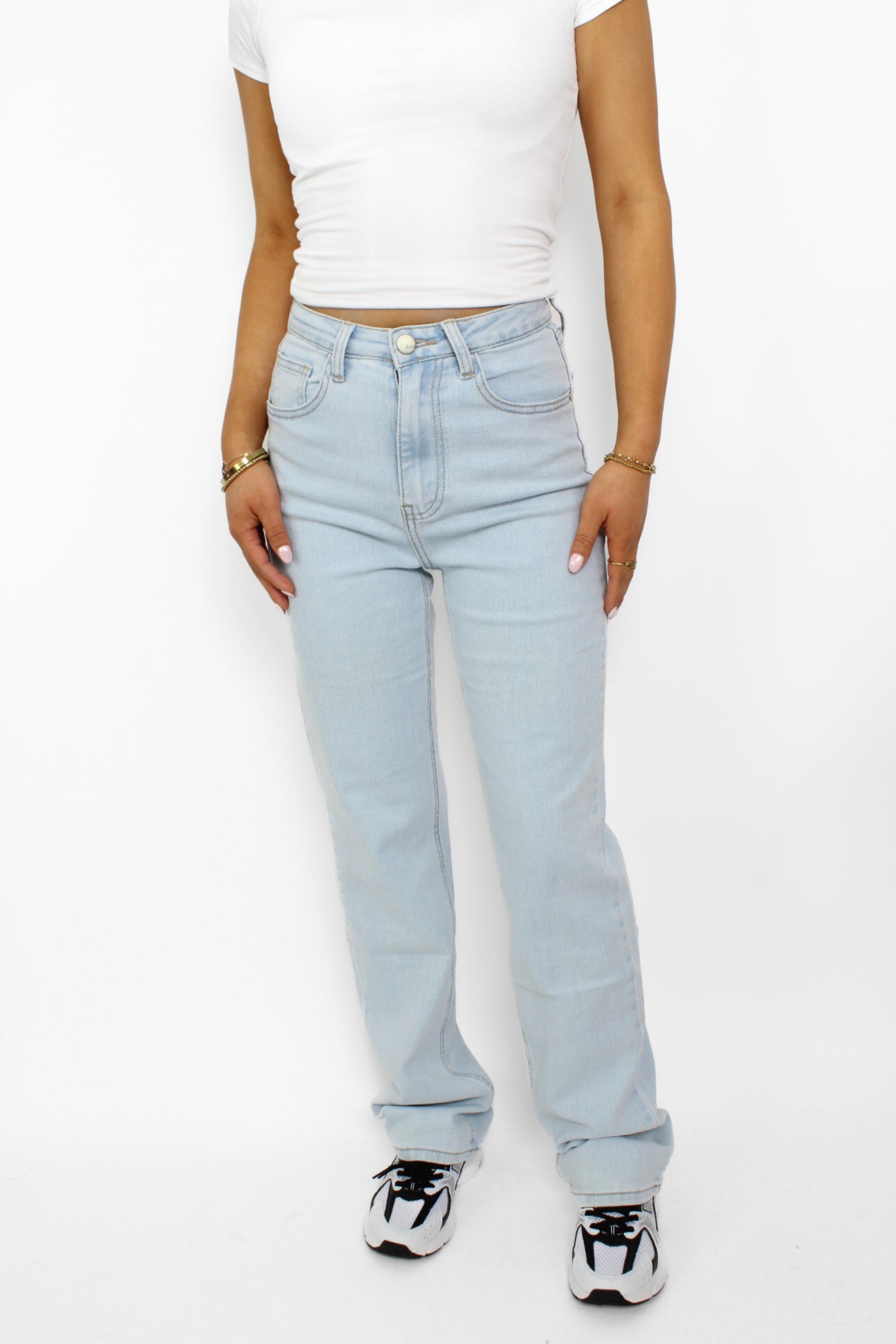 Mid-waist lichtdenim wide leg jeans met een losse pasvorm en een comfortabele taille, ideaal voor een casual en modieuze look