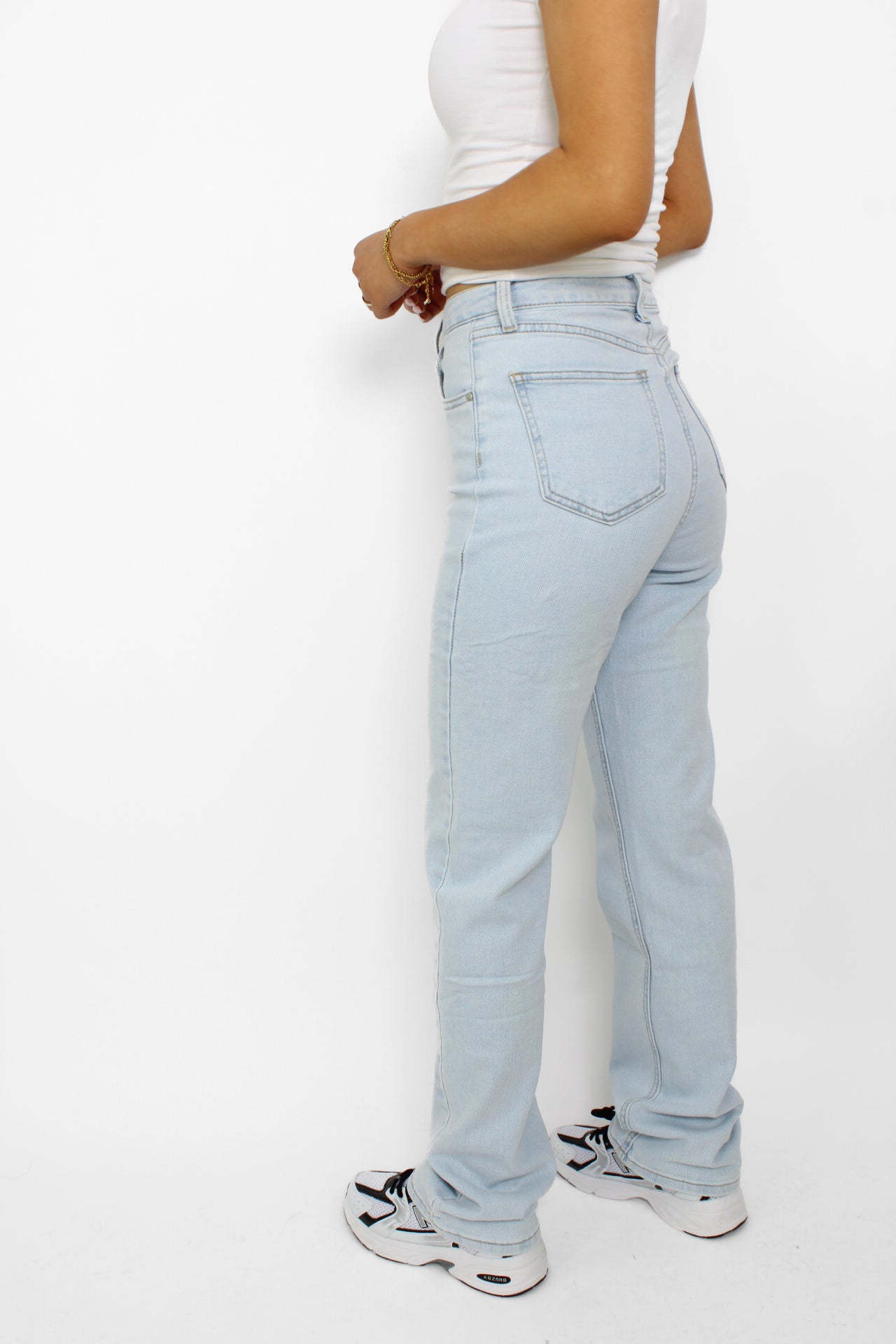 Mid-waist lichtdenim wide leg jeans met een losse pasvorm en een comfortabele taille, ideaal voor een casual en modieuze look
