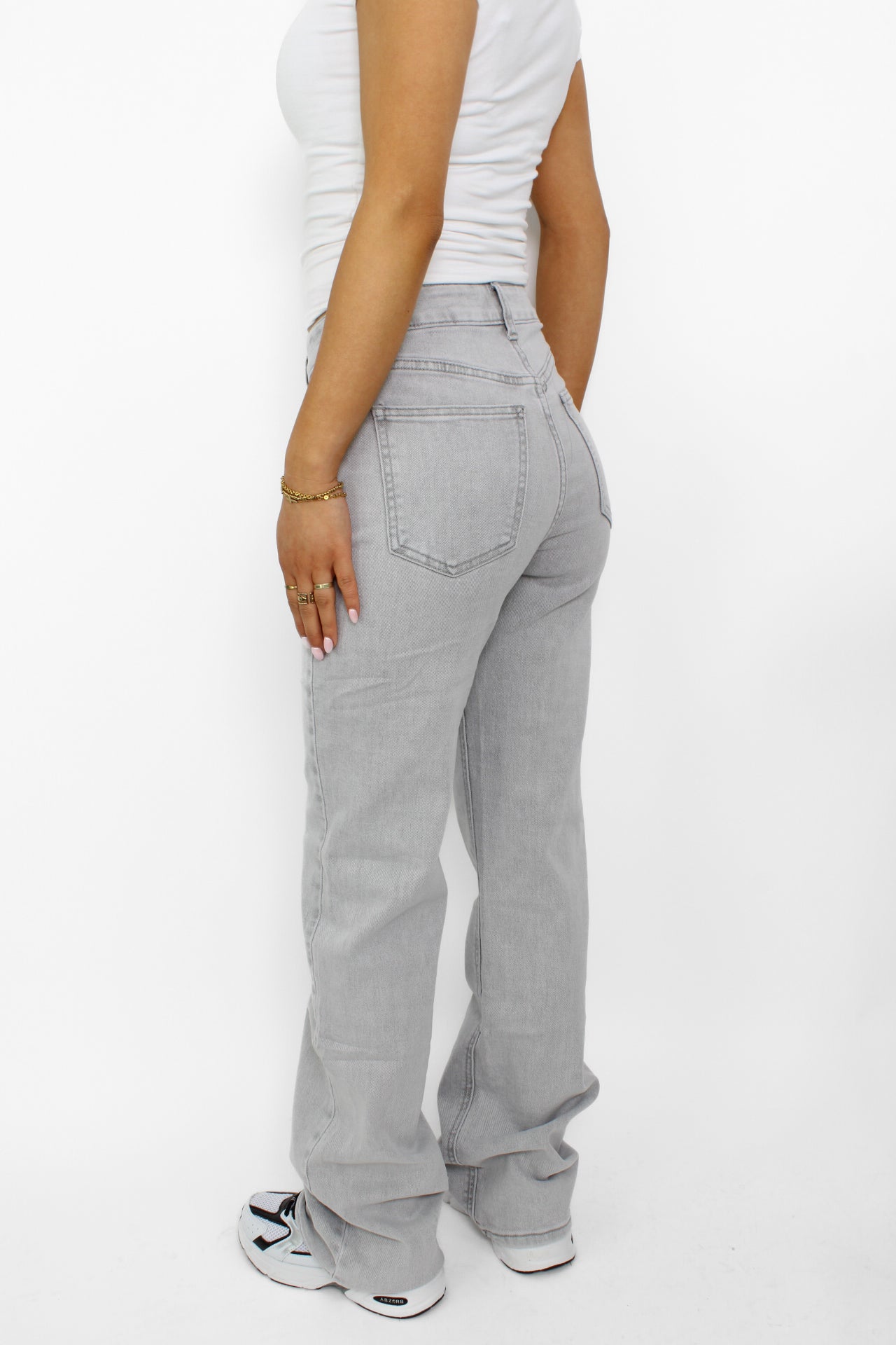 Mid-waist lichtgrijze wide leg jeans met een losse pasvorm en een comfortabele taille, ideaal voor een casual en modieuze look.