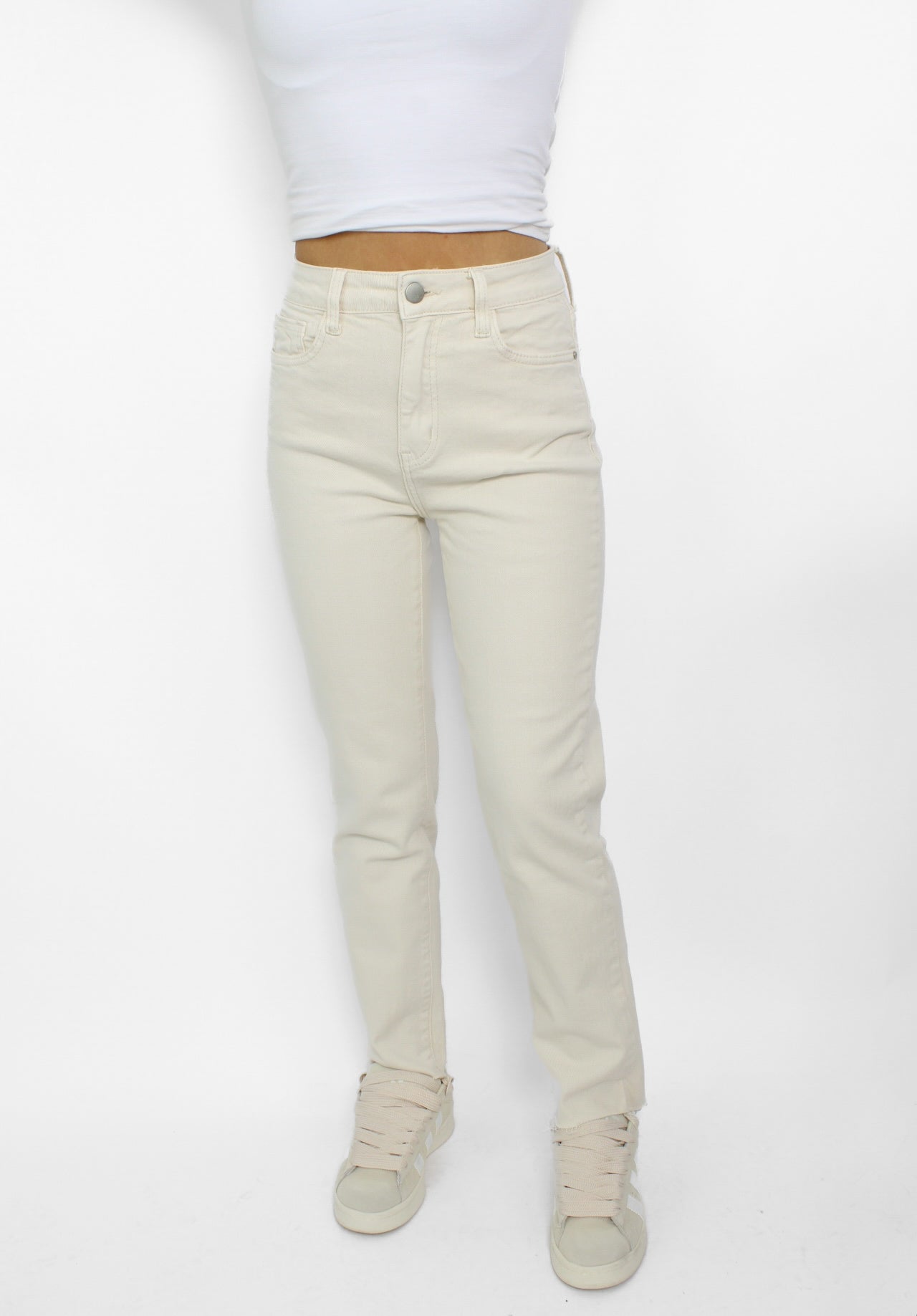 Petite beige spijkerbroek, mom fit pasvorm, ideaal voor kleinere vrouwen
