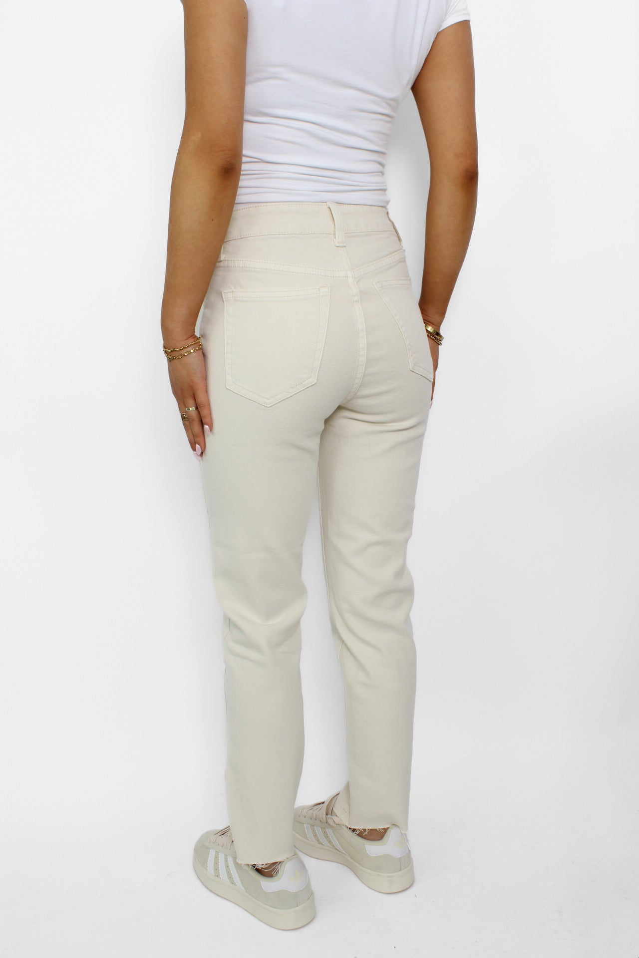 Petite beige spijkerbroek, mom fit pasvorm, ideaal voor kleinere vrouwen