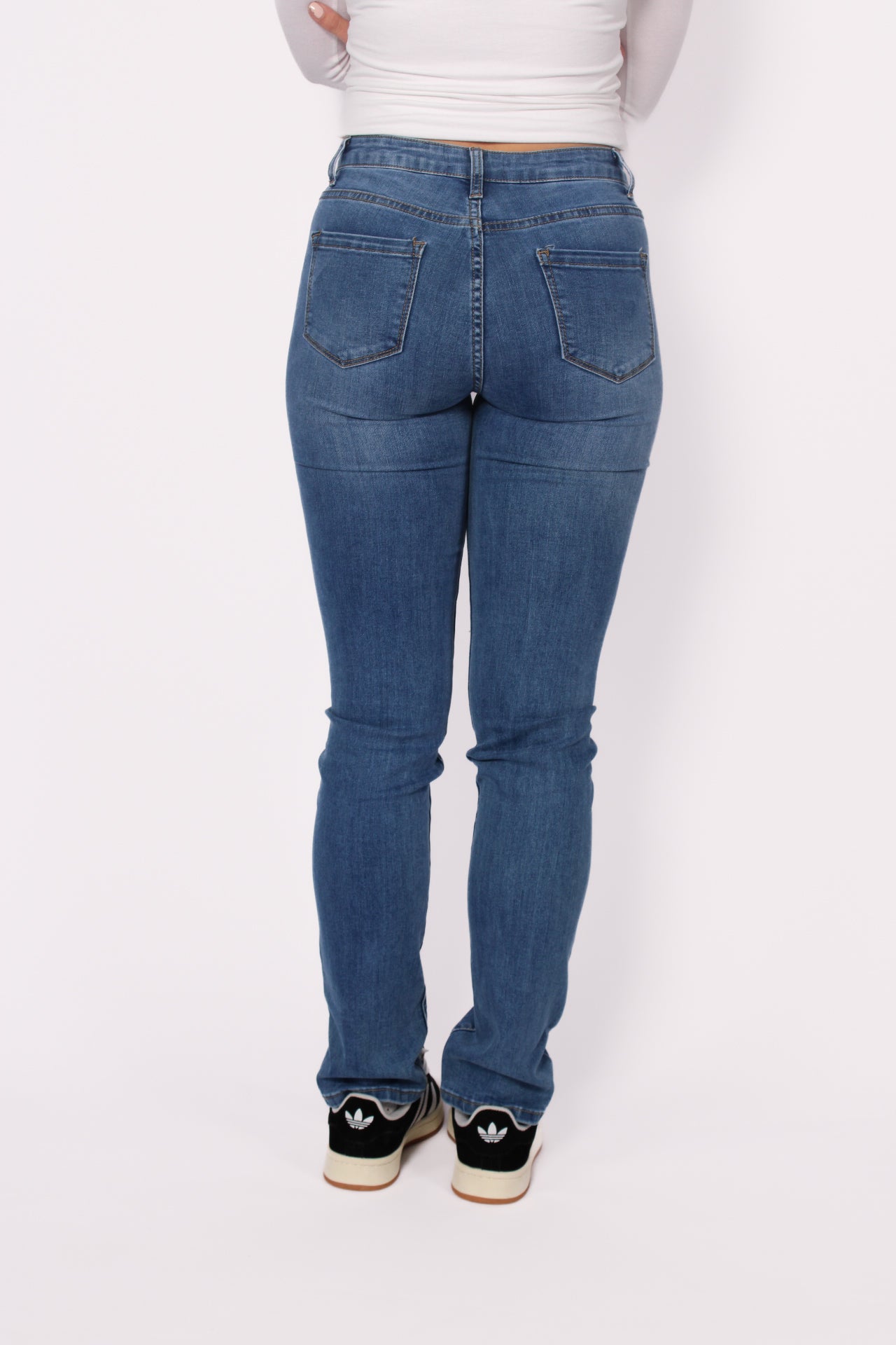 STRAIGHT LEG JEANS 209 - MID DENIM