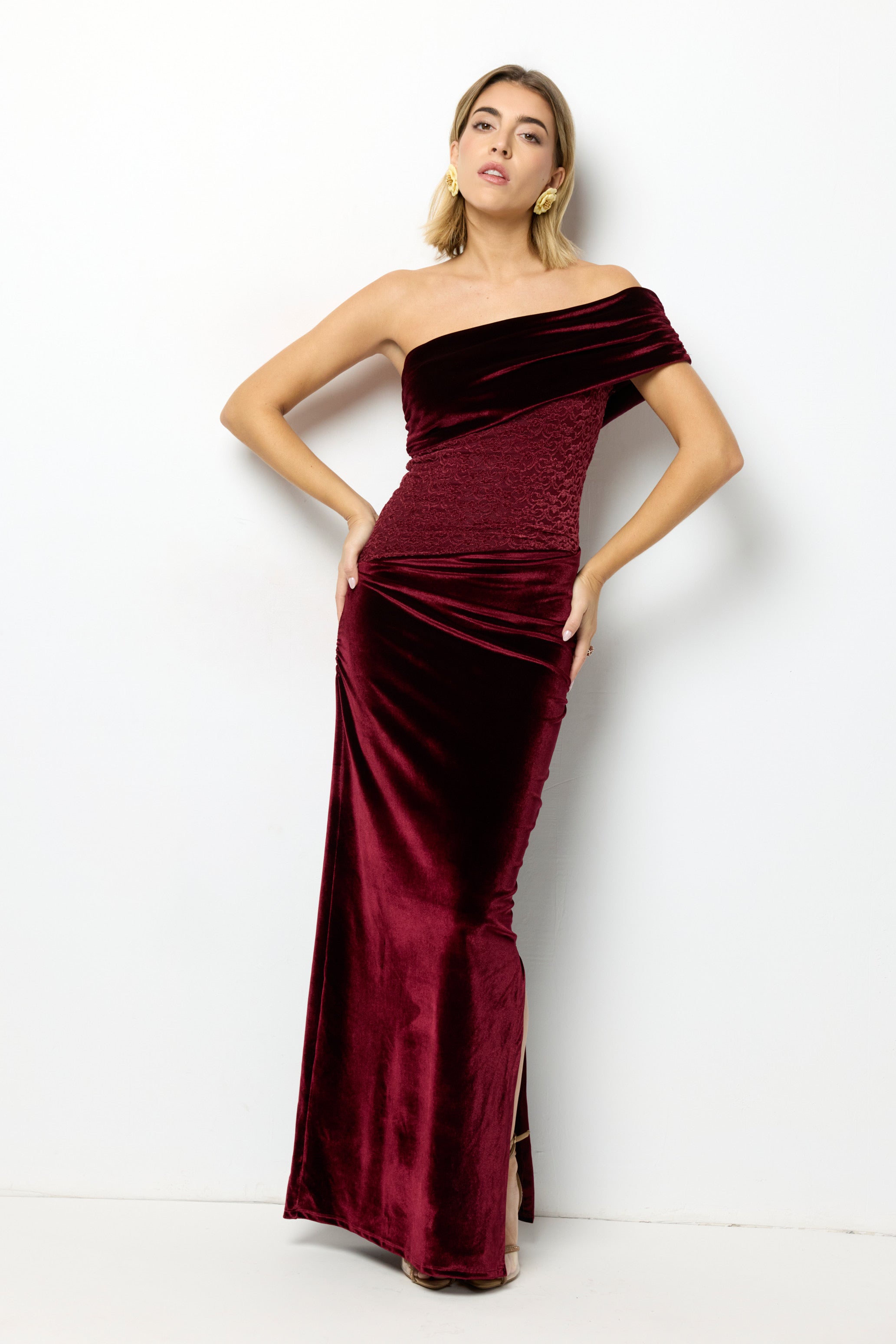 VELVET GLOW DRESS - BORDEAUX