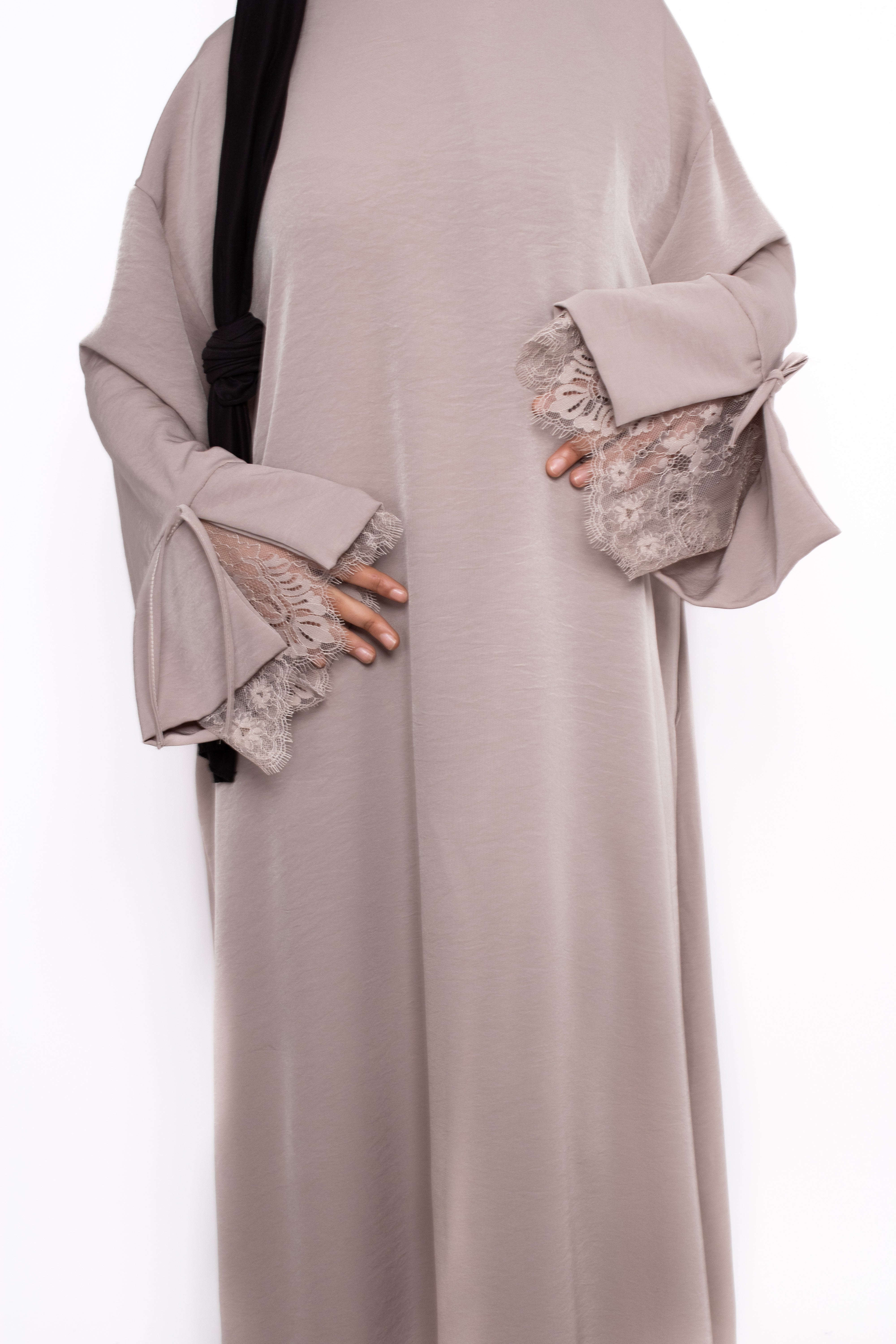 LACE ELEGANCE DRESS - TAUPE