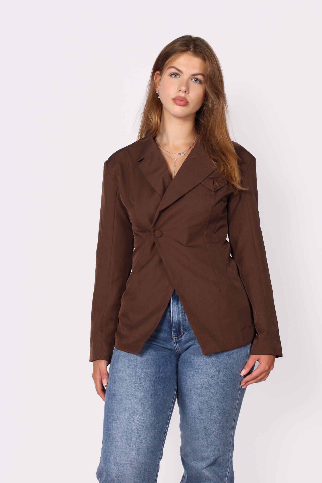CINCHED ELEGANCE BLAZER - BROWN