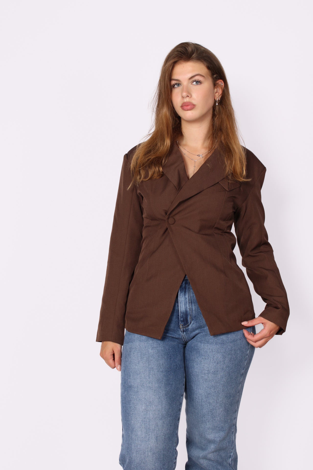 CINCHED ELEGANCE BLAZER - BROWN