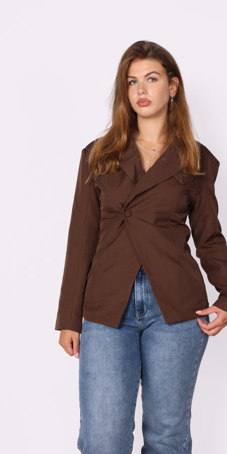 CINCHED ELEGANCE BLAZER - BROWN