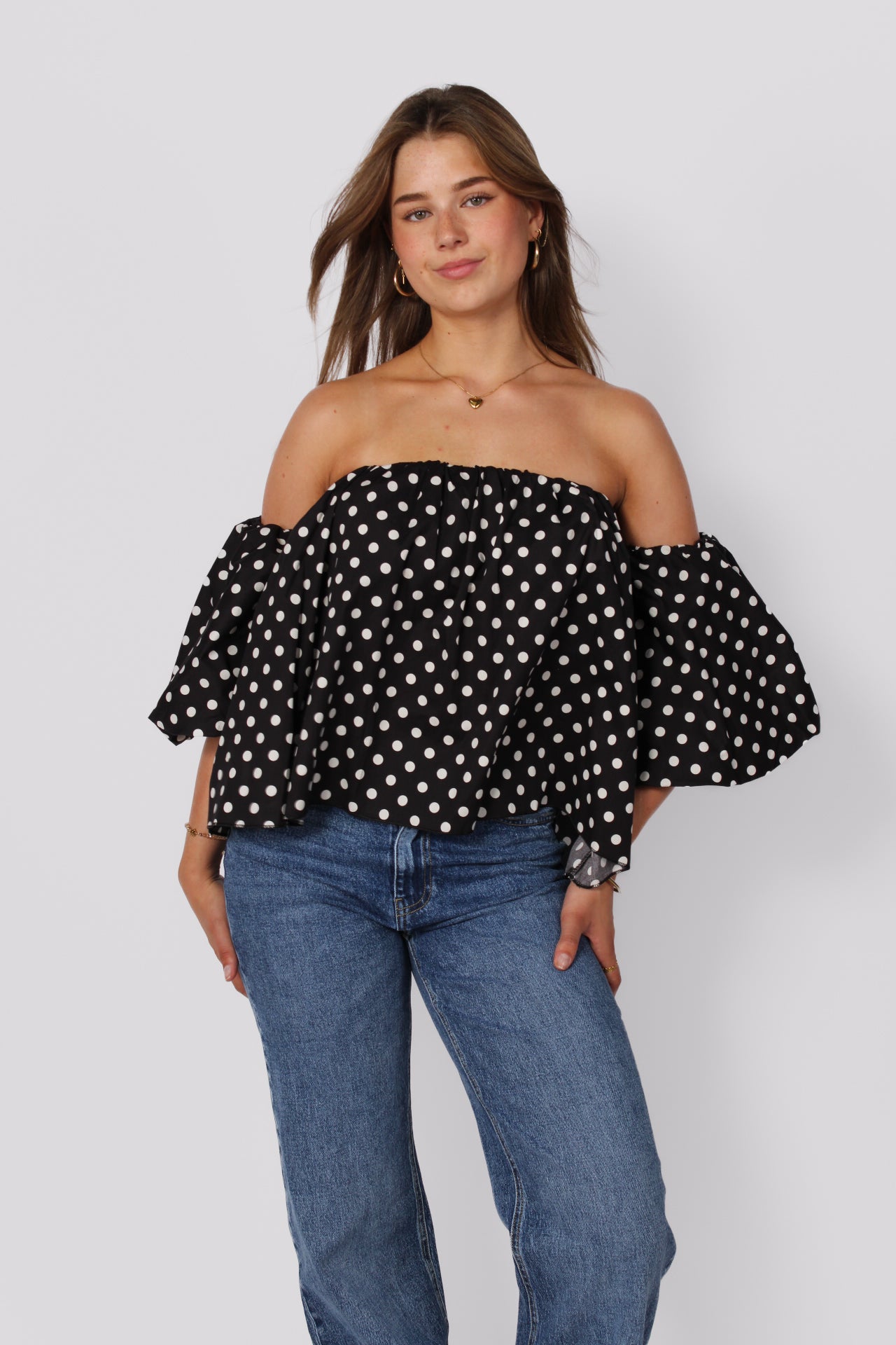 CHIC IN DOTS TOP - BLACK