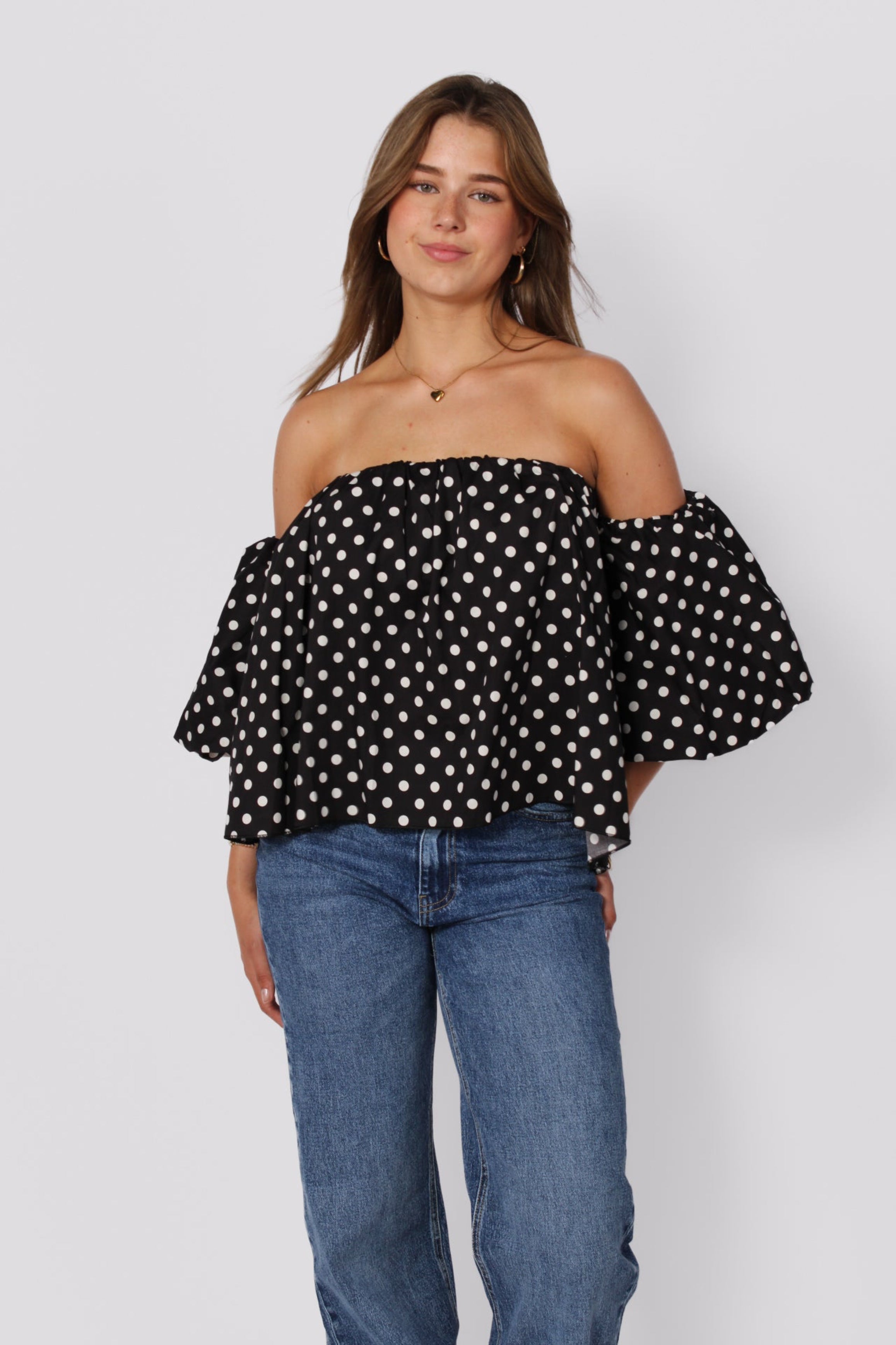 CHIC IN DOTS TOP - BLACK