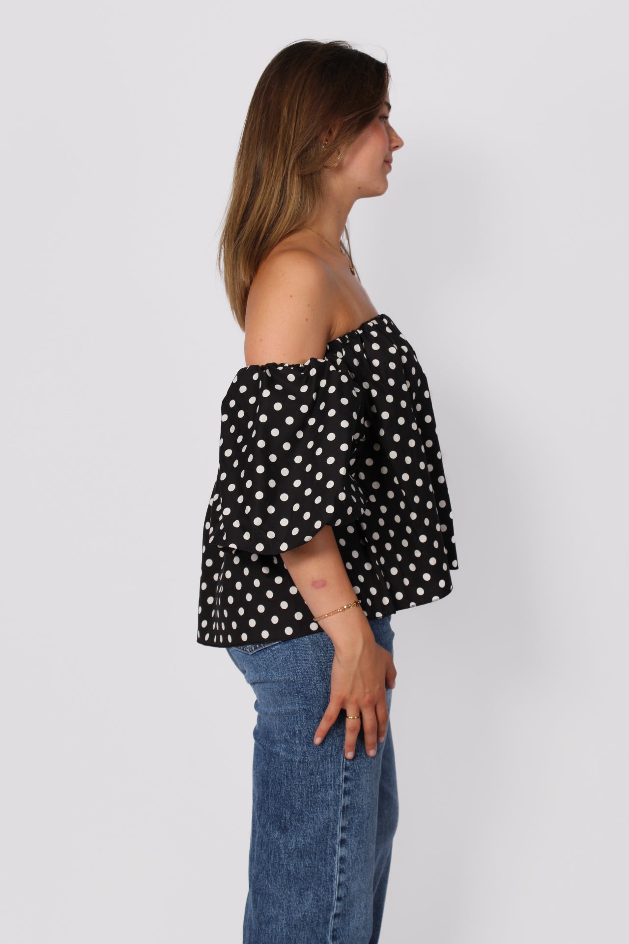 CHIC IN DOTS TOP - BLACK