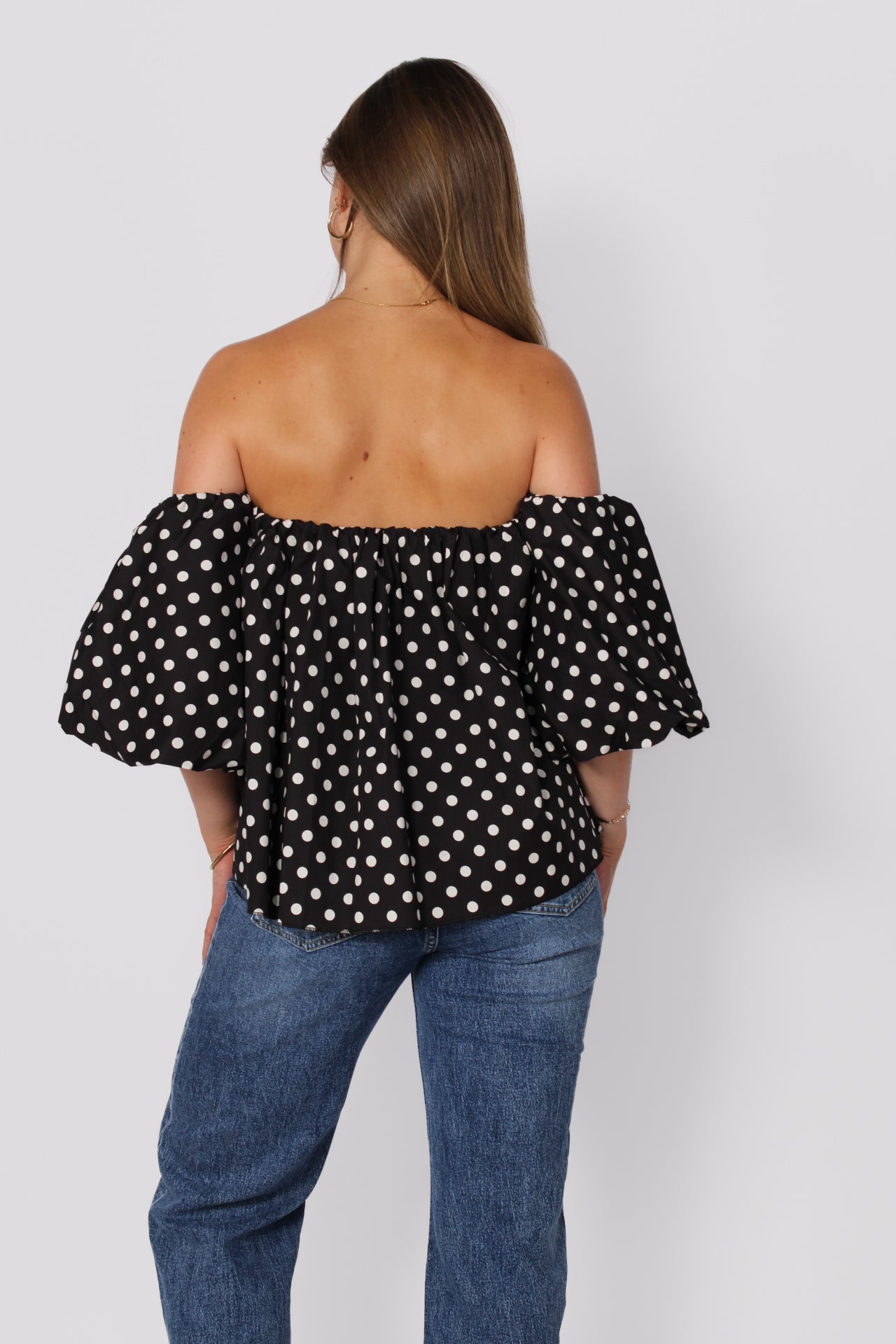 CHIC IN DOTS TOP - BLACK