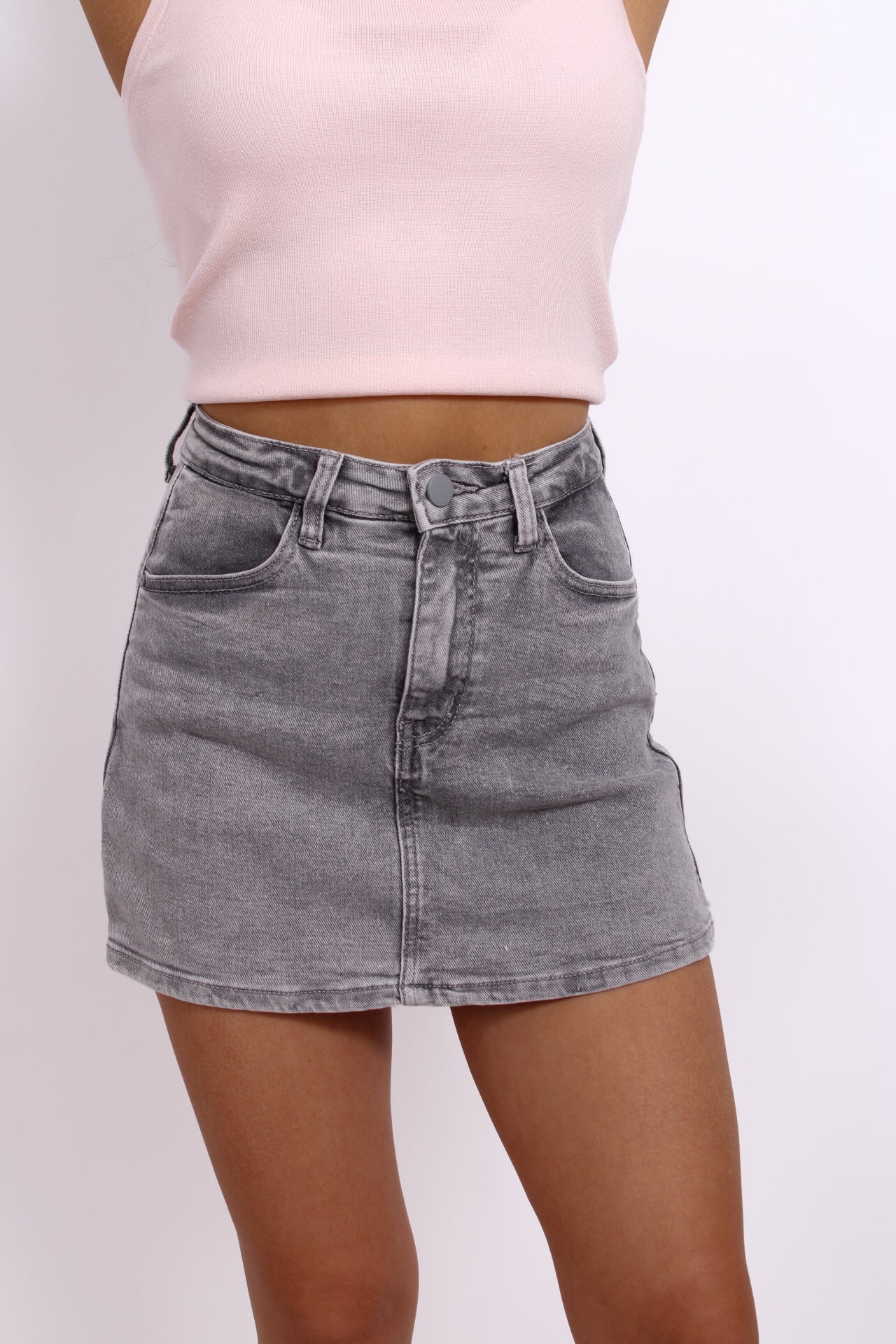 Grijze denim skort met de look van een spijkerrok en een ingebouwd broekje eronder voor extra comfort en bedekking