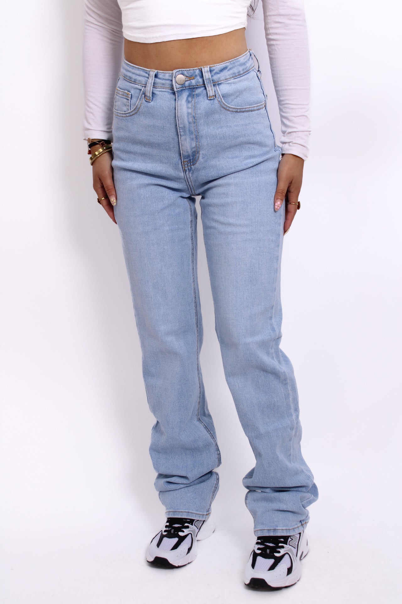 Blauwe denim spijkerjeans in extra tall maat, ontworpen voor lange meiden, met hoge taille en rechte pijpen voor een flatterende pasvorm.