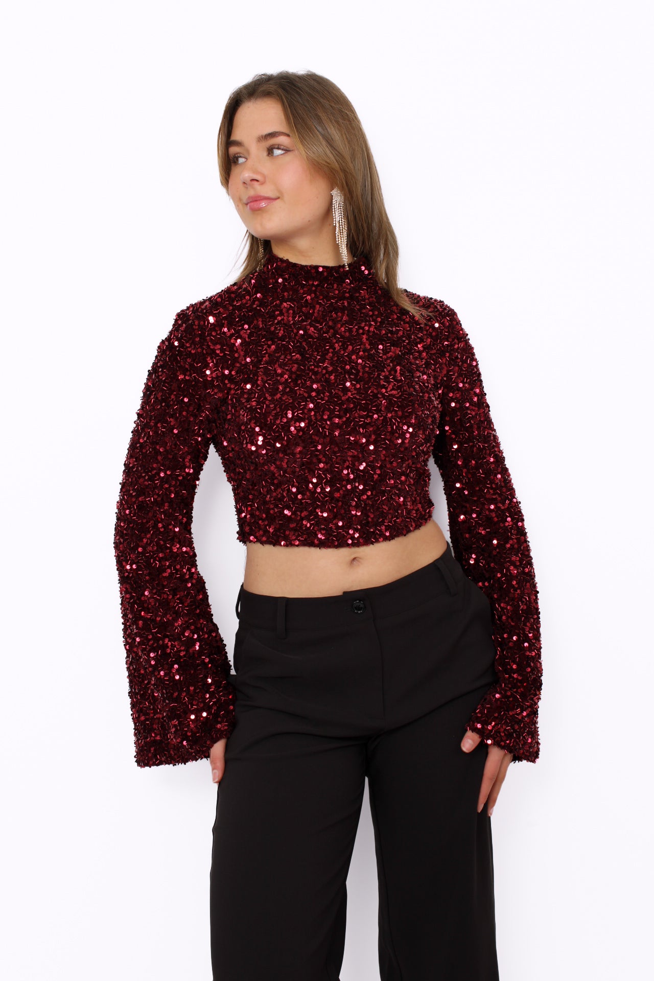 Cropped bordeaux pailletten top met flare mouwen en rugrits