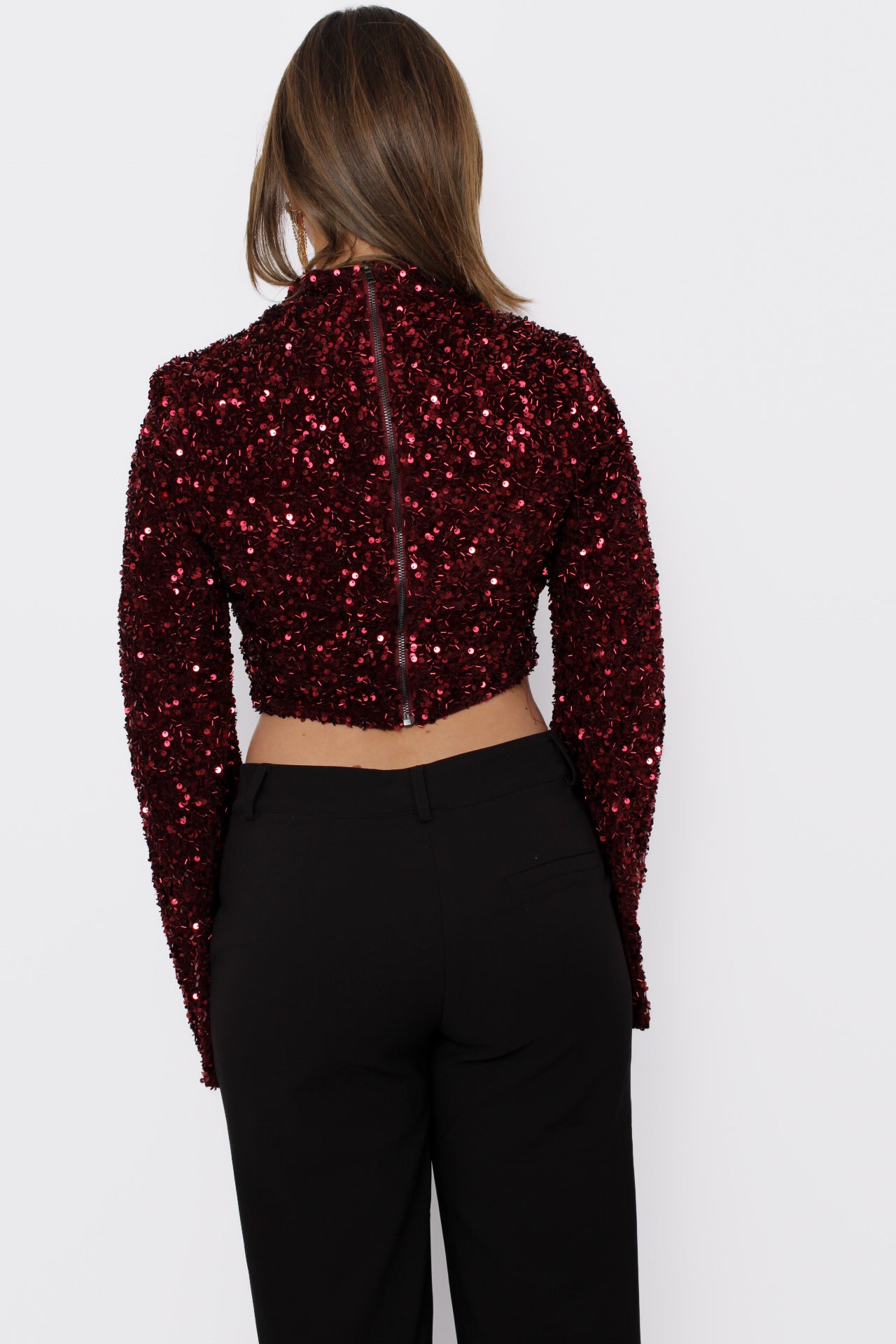 Cropped bordeaux pailletten top met flare mouwen en rugrits