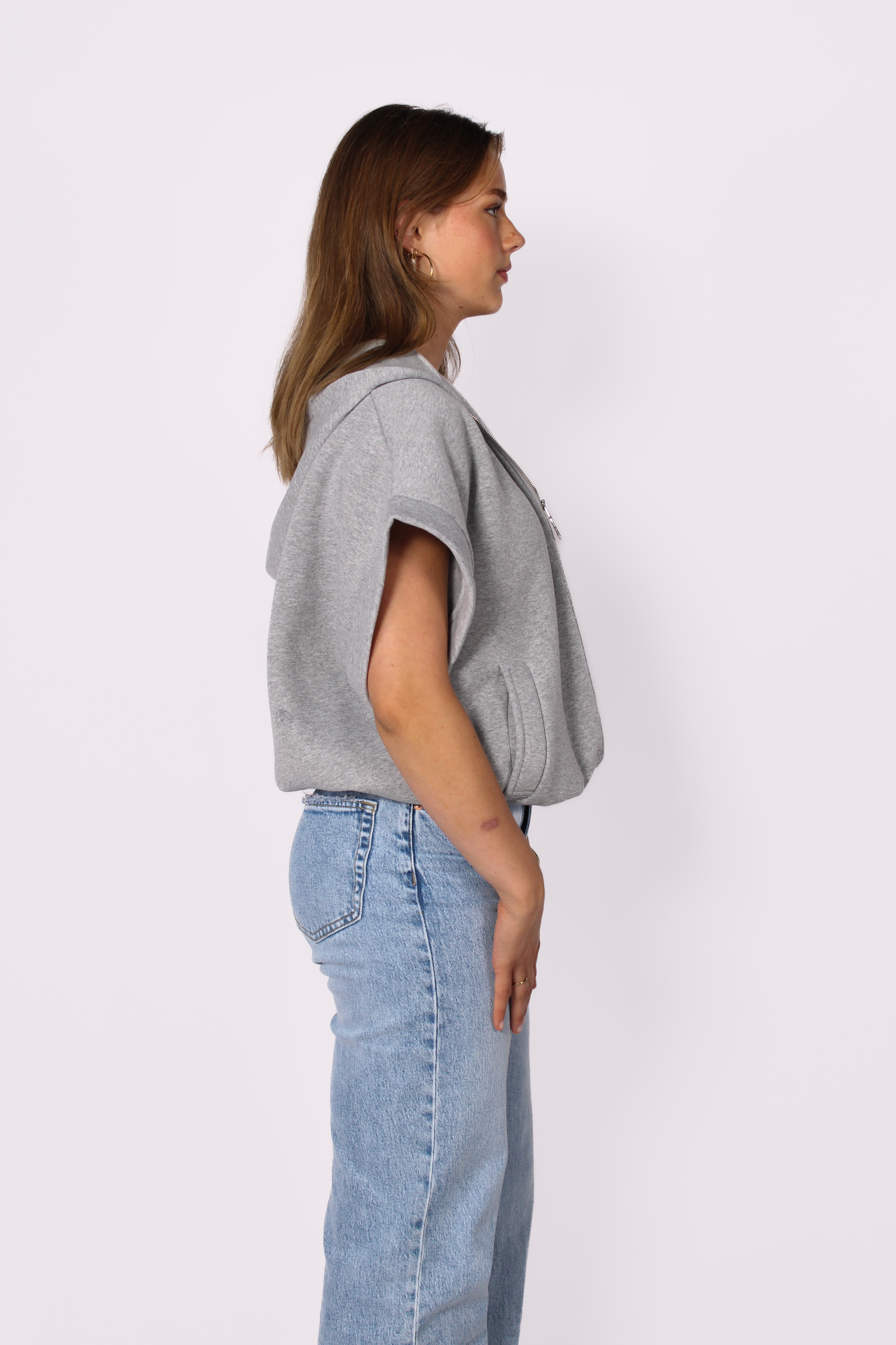 SLEEVELESS HOODIE - GREY