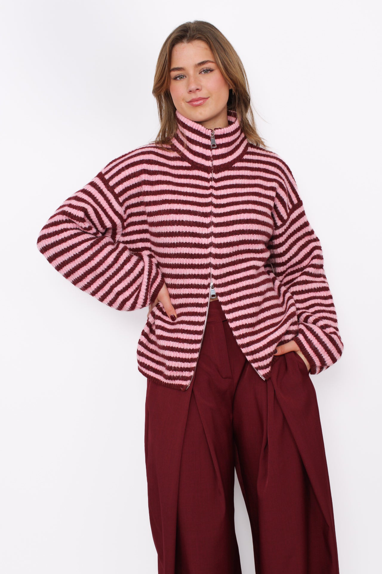 STRIPED ZIPPER KNIT - BORDEAUX