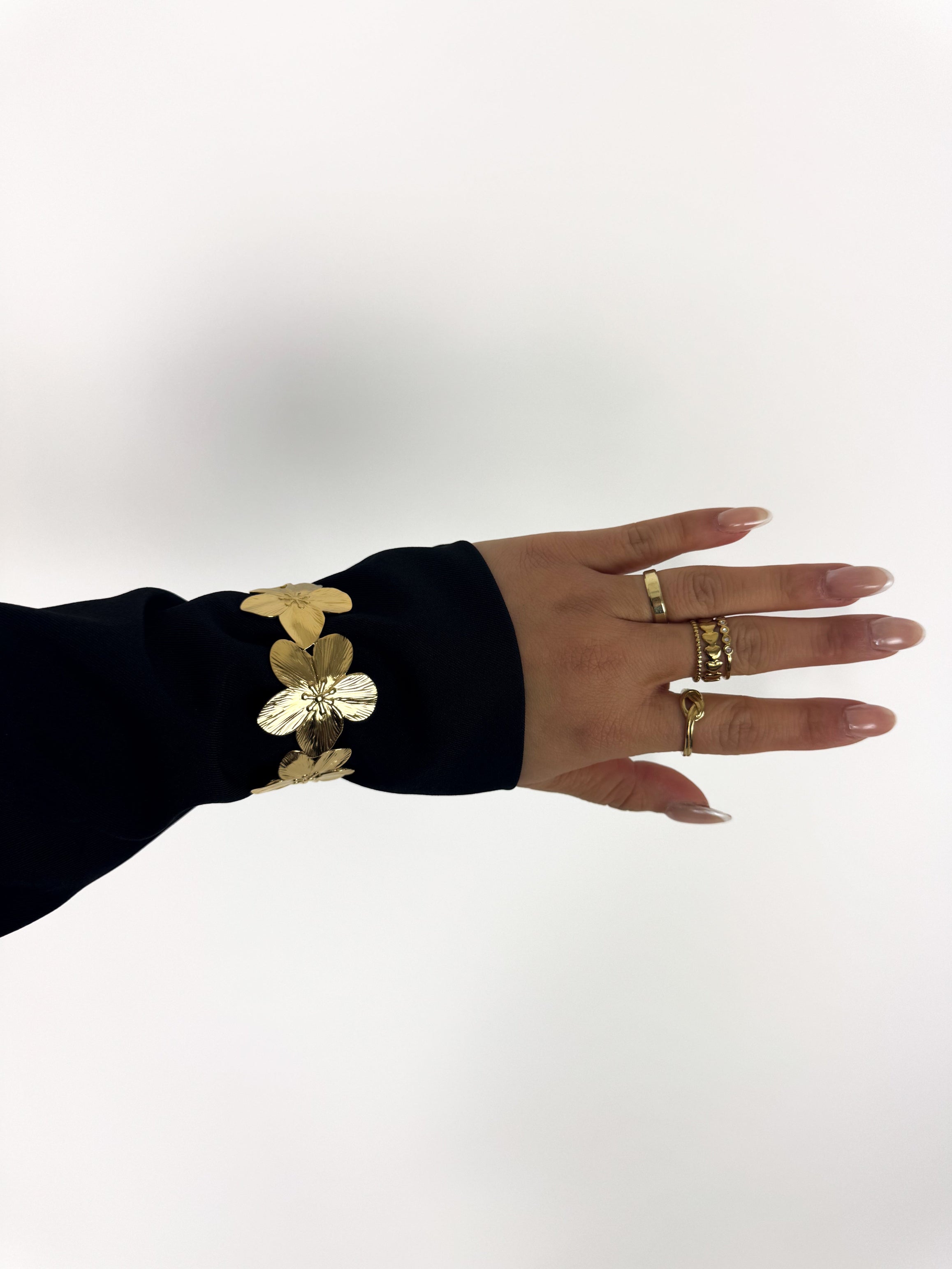FLOWER BANGLE - GOLD