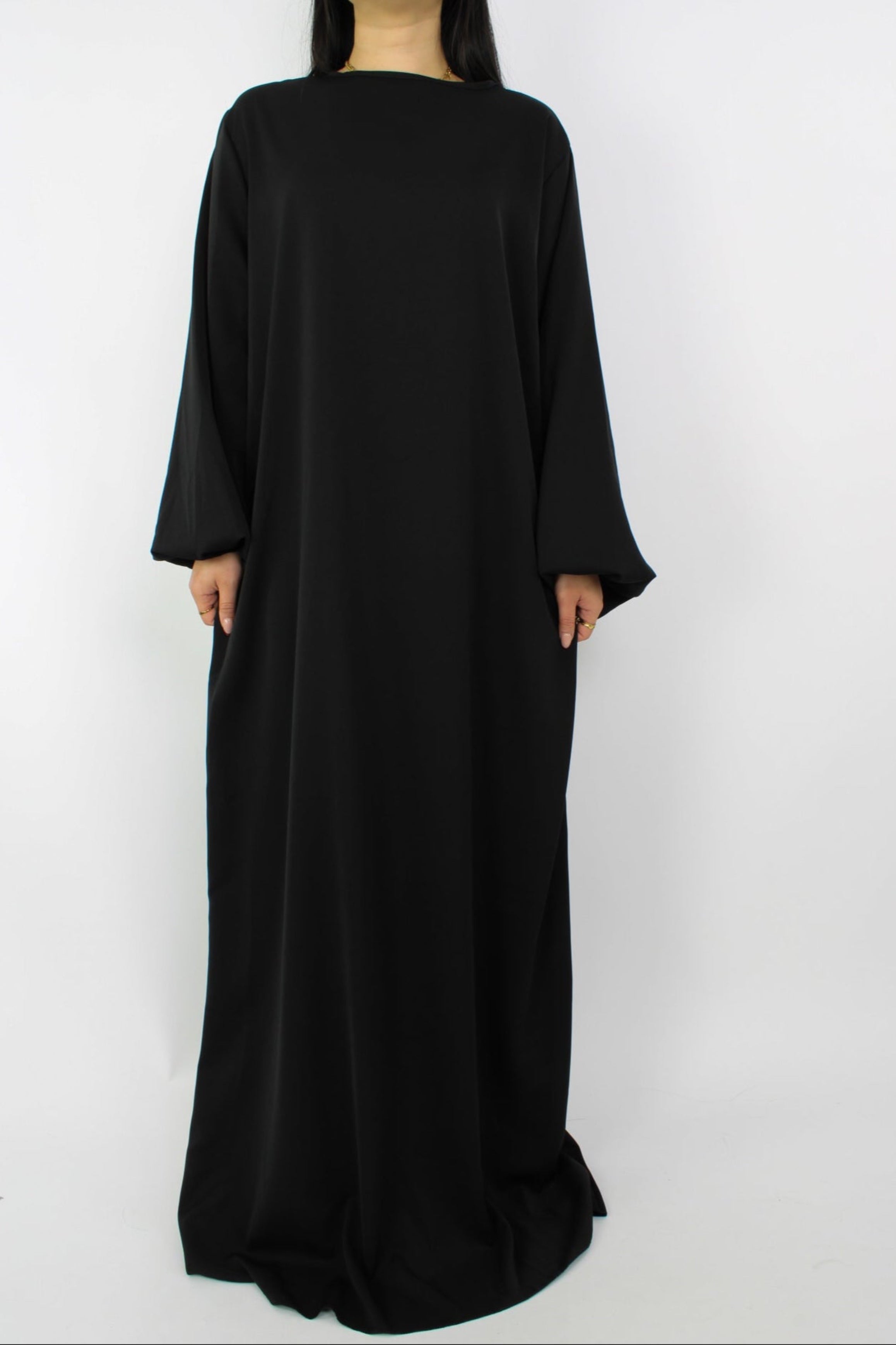 tall abaya, Elegante lange abaya, speciaal ontworpen voor langere vrouwen, met een comfortabele en losse pasvorm die geschikt is voor het dragen van een hijab.