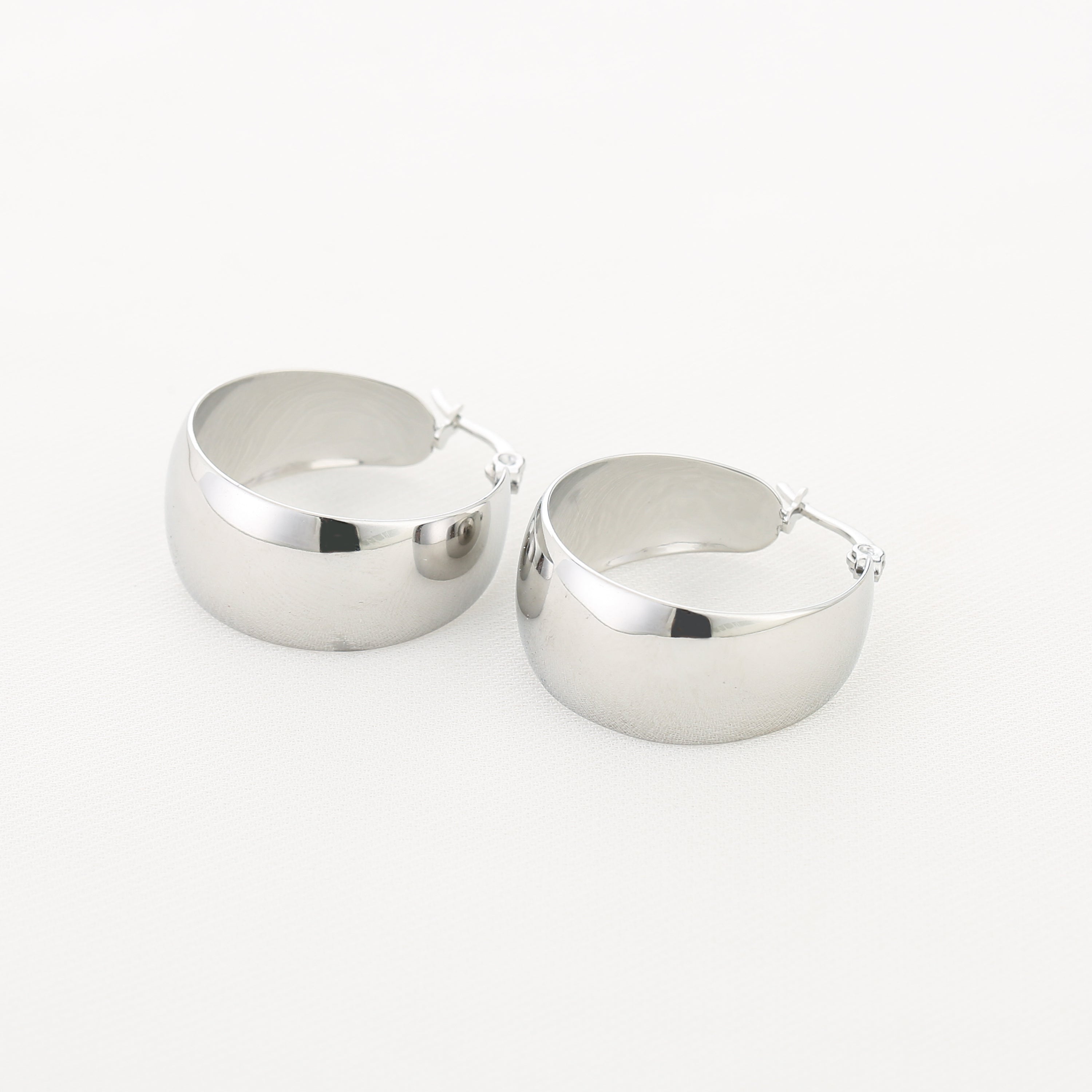 TIMELESS HOOPS EARRING - SILVER