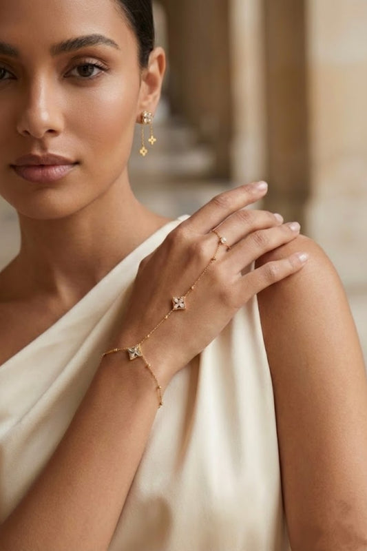 DIAMOND CLOVER HANDCHAIN - GOLD
